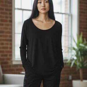 H by Bordeaux black scoop neck long sleeve‎ top